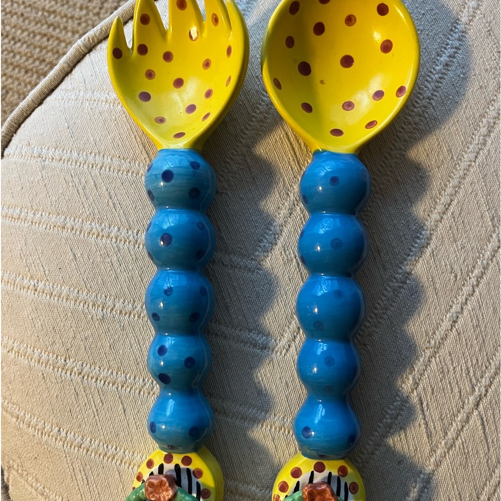 PAIR OF CERAMIC SERVING PIECES